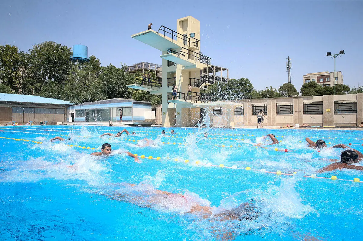 مسمومیت دستهجمعی در استخر همدان