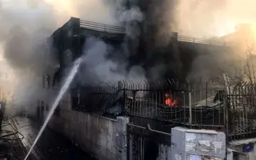 آتش‌سوزی بزرگ در خیابان خیام تهران ! 