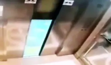 سقوط آسانسور هنگام سوار شدن زن میانسال + فیلم