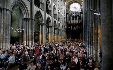 حراج کلیسا در فرانسه + فیلم