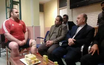 قویترین مرد جهان با وزیر ورزش و جوانان صحبت کرد 