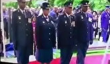 سوتی خنده دار افسران ارشد پلیس آفریقای جنوبی در مراسم خاکسپاری