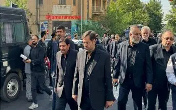 عکس| حضور مخبر در مراسم تشییع رئیس جمهور و همراهان ایشان

