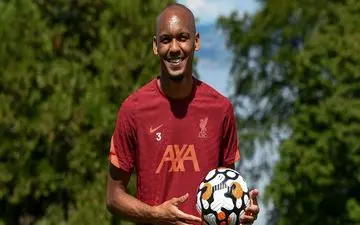 فابینیو قراردادش را با لیورپول تمدید کرد+عکس
