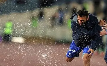 عمران‌زاده: آقای وزیر ورزش! عالم و آدم می‌دانند شما و پسرتان پرسپولیسی هستید / با این دولت، استقلال تا سال ۱۴۰۰ نابود می‌شود 