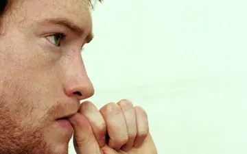 9 اشتباه در سبک زندگی که ما را نگران و مضطرب می کند
