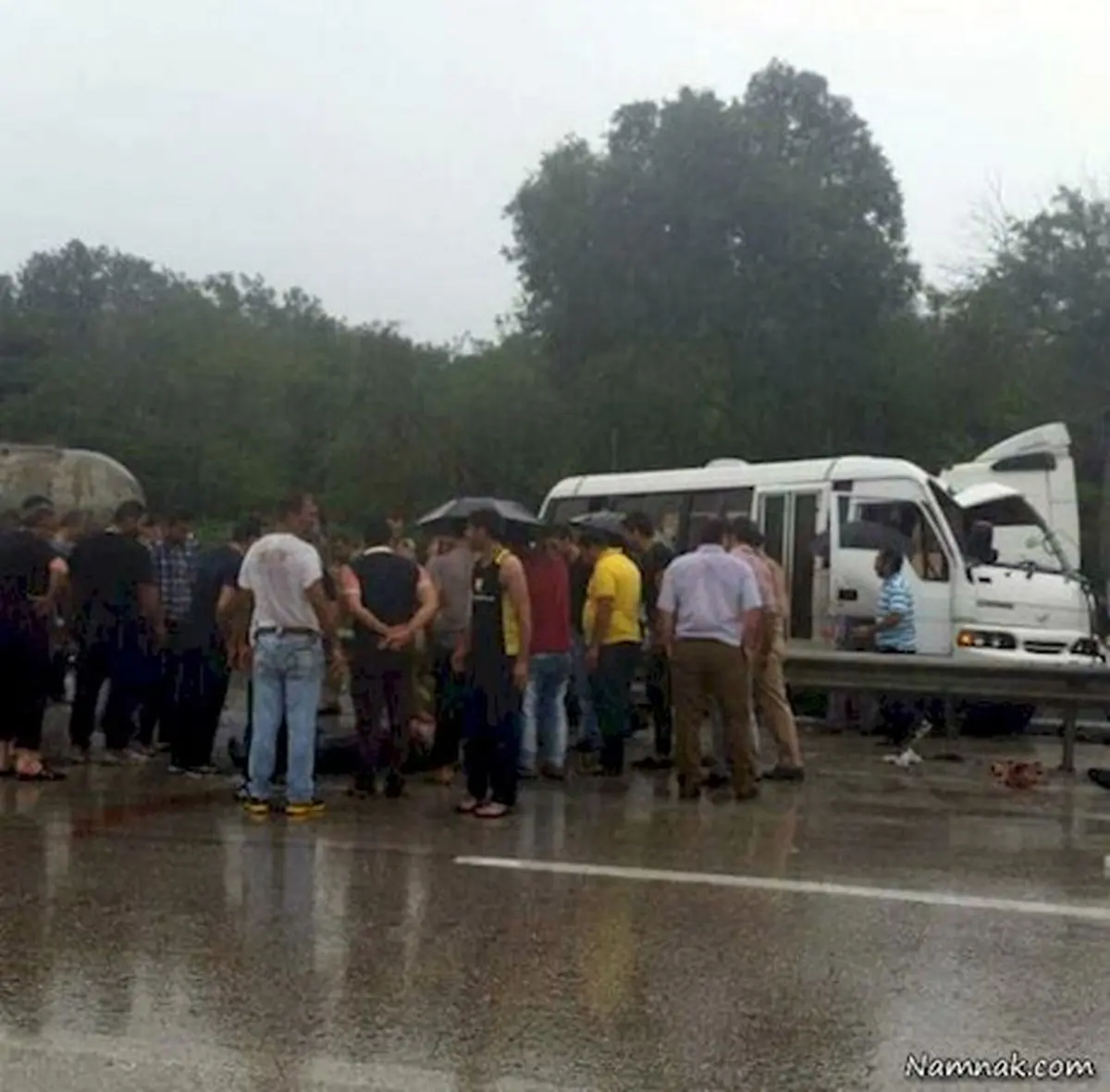 سقوط چند خودرو به دره فیروزکوه/ شماری از مسافران زیر بهمن جان سپردند