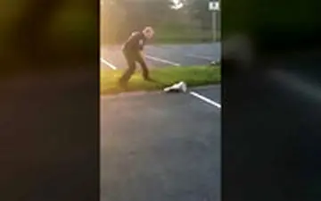  کمک پلیس به راسویی که سرش در ظرف گیر کرده بود