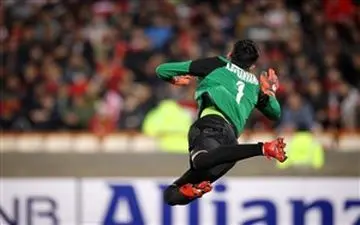 جنجال گلر پرسپولیس برابر ۱۰ هزار هوادار نساجی 