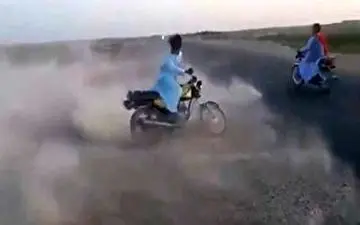 تصادف دردناک حین انجام حرکات نمایشی با موتور