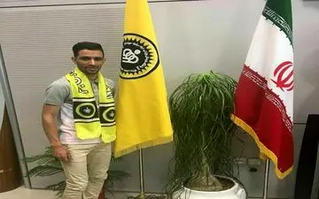  پاپی قراردادش را با سپاهان تمدید کرد