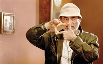 یادبود کارگردان «کیف انگلیسی» در باغ موزه نگارستان