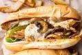 طرز تهیه ساندویچ مرغ گریل شده با سس قارچ خانگی