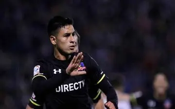 حریف پرسپولیس هافبک شیلیایی جذب کرد