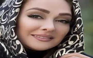 میکاپ متفاوت خانم بازیگر در یک مراسم زنانه