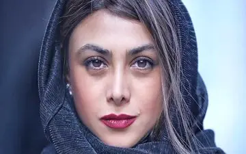 عکسی غیر قابل باور از آزاده صمدی| خانم بازیگر پیری با تو چکرده؟!