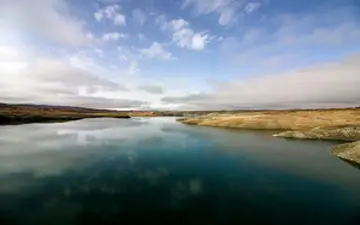 زاینده‌رود باز می‌شود