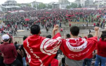 درگیری با بازیکنان حریف  و ورود هواداران سپیدرود به زمین !