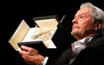  نخل افتخاری «کن» در دستان «آلن دلون» ۸۳ ساله