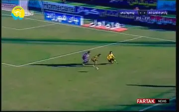 پرتاب اشیاء و وقفه در بازی پرسپولیس - پارس جنوبی + فیلم