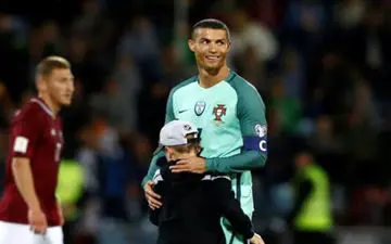 رونالدو 2 کودک را به فرزندی قبول کرد