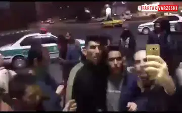 کل کل جالب هواداران تراکتور با بیرانوند+فیلم 