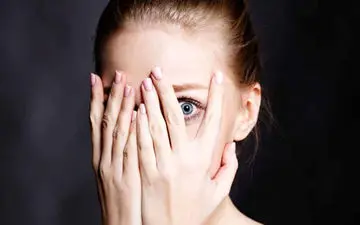 چطور به فردی که دچار پانیک اتک (ترس شدید و ناگهانی) شده کمک کنیم؟