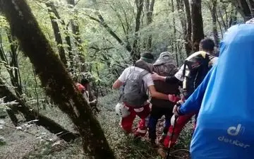 کوهنورد مفقوده شده گلستانی پیدا شد/ او ۲۳ ساعت مصدوم در کوه مانده بود!