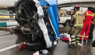 مرگ راننده نیسان در بزرگراه باکری/ واژگونی در غرب تهران 