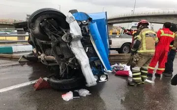 مرگ راننده نیسان در بزرگراه باکری/ واژگونی در غرب تهران 