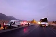 تصادف در محور میامی به سبزوار/ ۱۰ مصدوم در پی برخورد اتوبوس و کامیون