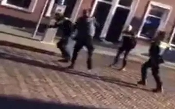 جوان وحشی هلندی که پلیس جلودار آن نیست 