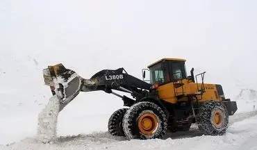 
خودروهای گرفتار شده برف در محور هراز امدادرسانی می‌شوند‌