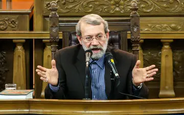 لاریجانی: برخی برای منافع سیاسی‌شان نقش اپوزیسیون به خود می‌گیرند