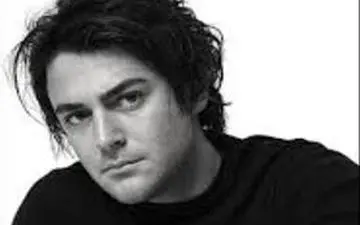 محمدرضا گلزار در کنار مادرش در سال های دور