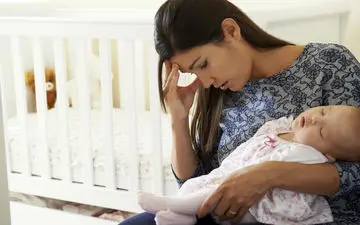 افسردگی بعد از زایمان چه اشخاصی را تحت تأثیر قرار می‌دهد؟