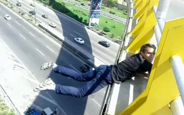 عجیب‌ترین و خطرناک‌ترین سلفی در تهران + عکس