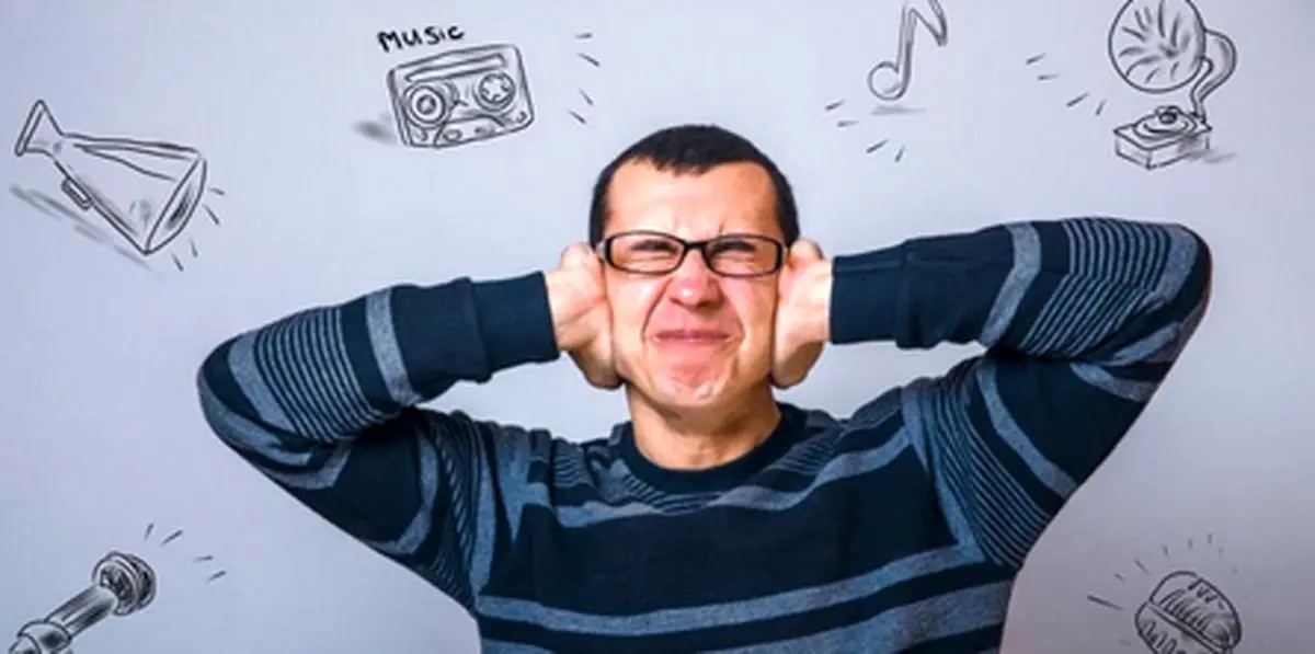 شنیدن موسیقی با صدایی بالاتر از حد مجازبه سلامت دستگاه شنوایی آسیب می زند