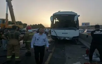 چهار زخمی در برخورد اتوبوس و تریلی در کمربندی ترشکان مهاباد