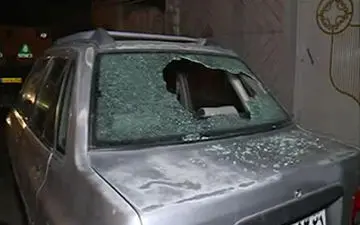 حمله اراذل و اوباش با پتک و قمه به خودروهای مردم در ورامین + فیلم 