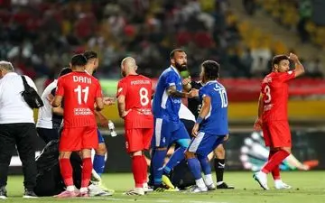 پیروزی یک نیمه‌ای استقلال مقابل تراکتور 