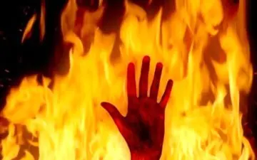 اقدام به خودسوزی در بم