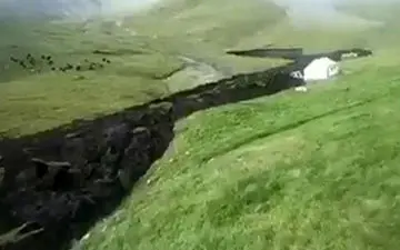 رودخانه‌ای عجیب و غریب پس از بارندگی + فیلم 