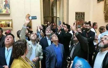 عکس/ جنجال دوباره سلفی بگیران مجلس