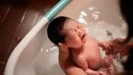 خطر حمام کردن نوزاد بلافاصله بعد تولد|هر آن چه باید از حمام نوزاد بدانید