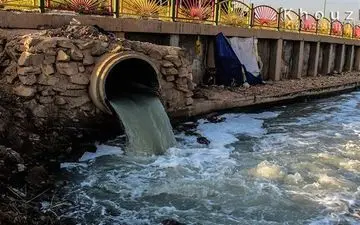  پمپاژ اضطراری فاضلاب شهری اهواز به رودخانه برای مقابله با برگشت آن به منازل 
