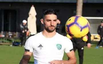 ملی پوش ایرانی بر سر دو راهی!