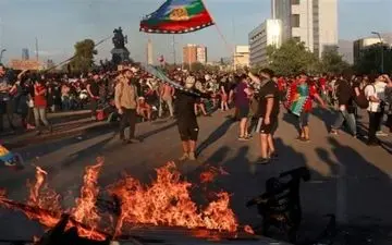  رئیس جمهور شیلی کابینه را منحل کرد/اعتراضات ادامه دارد 