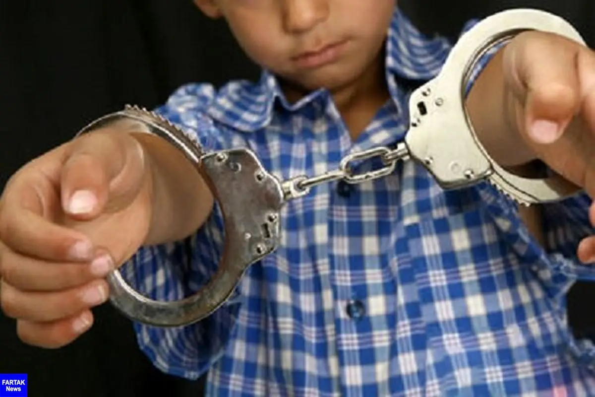شیوه عجیب سرقت توسط 2 کودک دستفروش خردسال