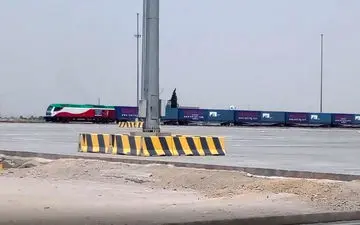 ورود قطار حامل پنل‌های خورشیدی از مبداء چین به بندر آپرین